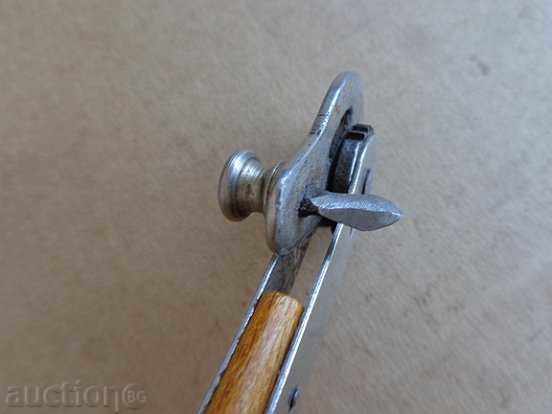 Delivery of An old opener from the soccer period Delivery of An old opener from the soccer period