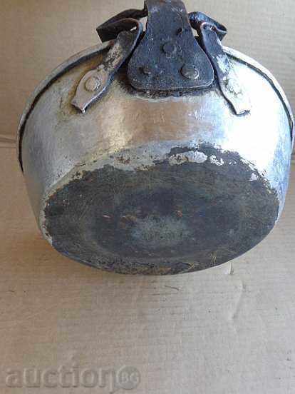 Auction An old copper pan, a baker, a tray, a copper pot, a household pot Auction An old copper pan, a baker, a tray, a copper pot, a household pot