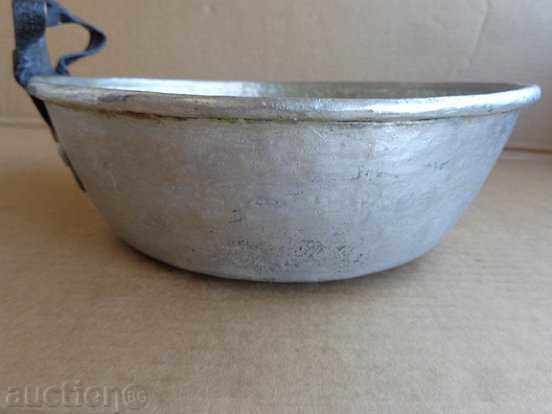 An old copper pan, a baker, a tray, a copper pot, a household pot - 5 An old copper pan, a baker, a tray, a copper pot, a household pot - 5
