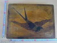 Παλιό ξύλινο κουτί με intarsia καπάκι