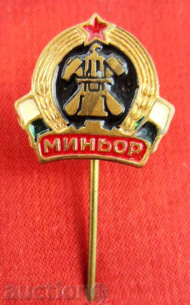 Delivery of OLD FOOTBALL BADGE-MINOR PENNIC