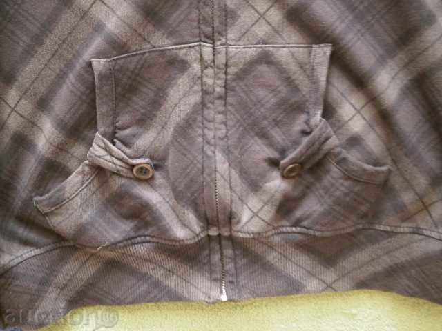 Brown women's sweatshirt BERSHKA, size 28 M with price 5.00 BGN | € 2.56 Brown women's sweatshirt BERSHKA, size 28 M with price 5.00 BGN | € 2.56