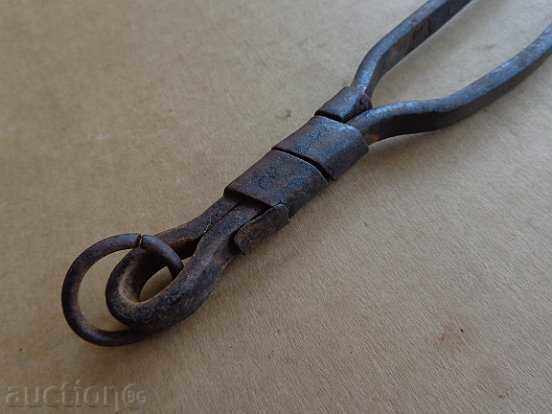 Δημοπρασία Παλιά λαβίδες, το πόκερ, σφυρήλατο σίδερο Δημοπρασία Παλιά λαβίδες, το πόκερ, σφυρήλατο σίδερο