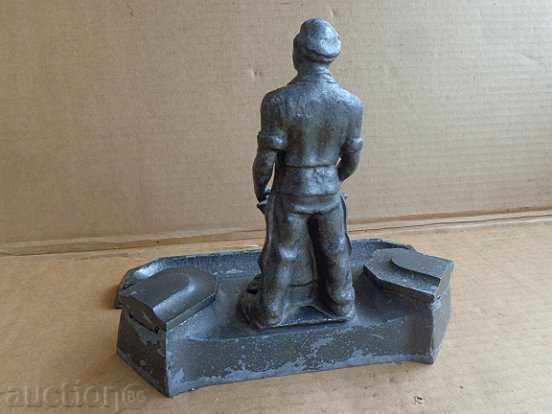 Auction An inkwell with a figure of a blacksmith, a wounded social worker statuette of the NRB BKP Auction An inkwell with a figure of a blacksmith, a wounded social worker statuette of the NRB BKP