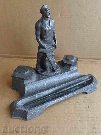 Delivery of An inkwell with a figure of a blacksmith, a wounded social worker statuette of the NRB BKP Delivery of An inkwell with a figure of a blacksmith, a wounded social worker statuette of the NRB BKP
