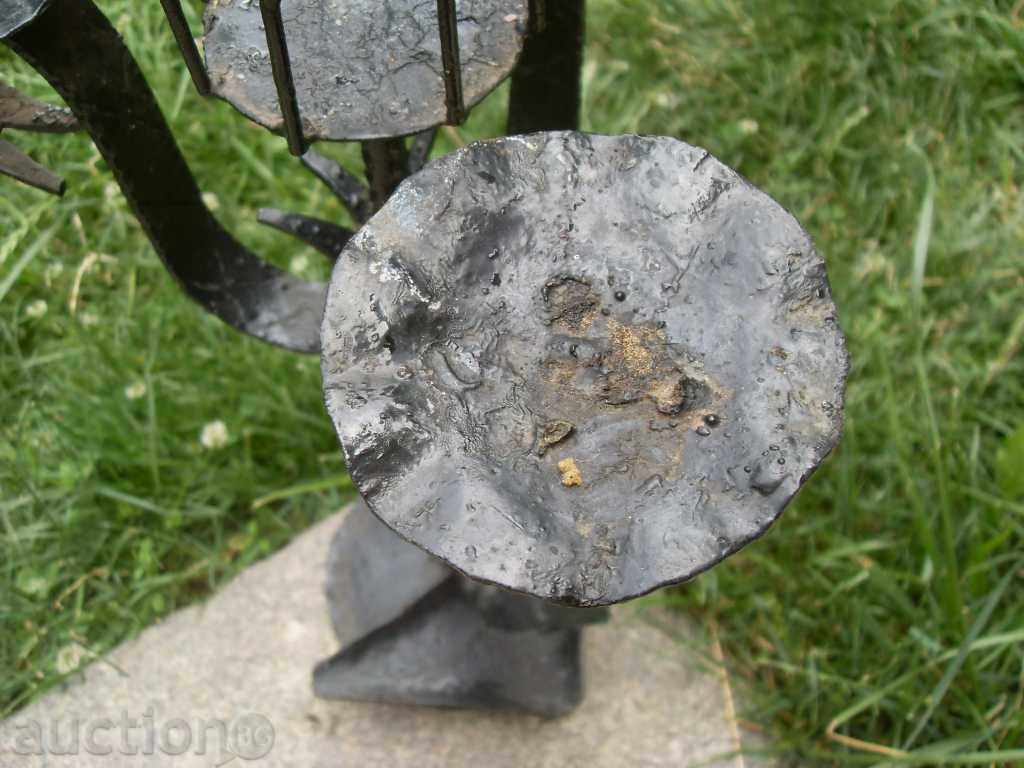 Auction HARMONIZED CANDLE HORSE IRON WITH CUTTER Auction HARMONIZED CANDLE HORSE IRON WITH CUTTER