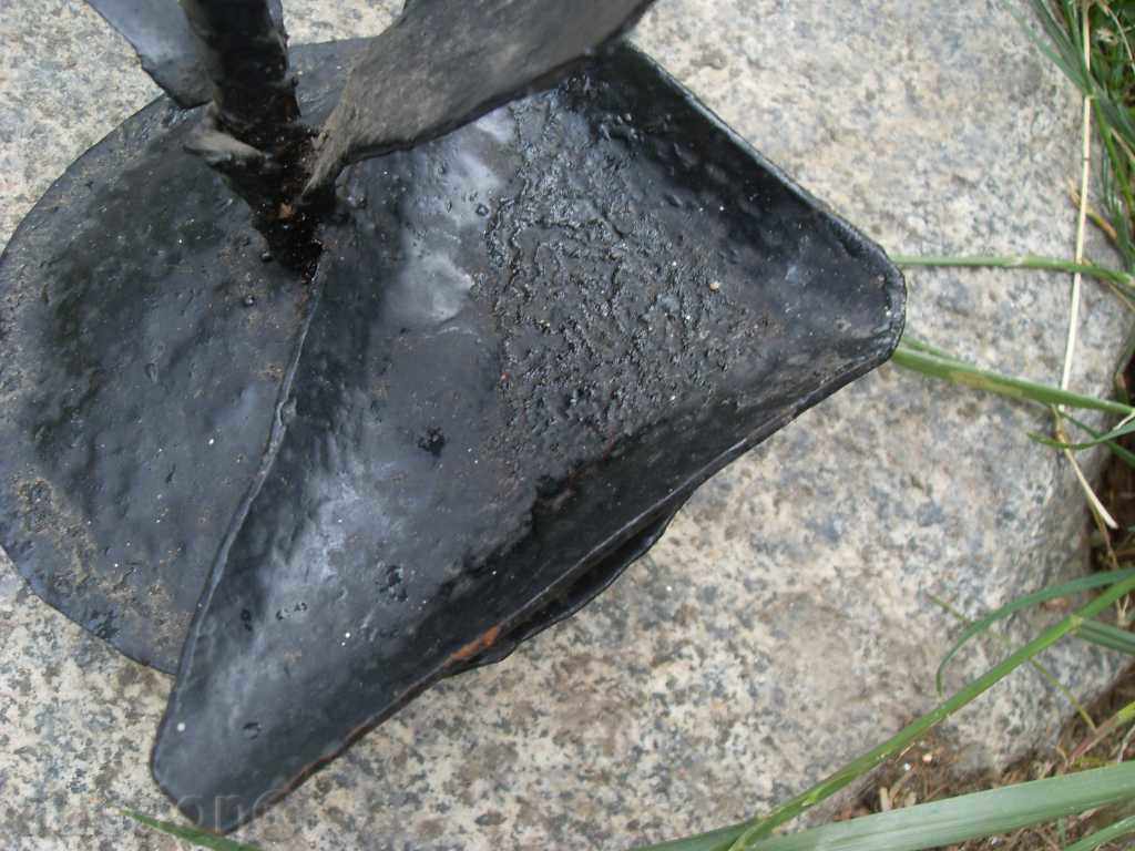 Delivery of HARMONIZED CANDLE HORSE IRON WITH CUTTER Delivery of HARMONIZED CANDLE HORSE IRON WITH CUTTER