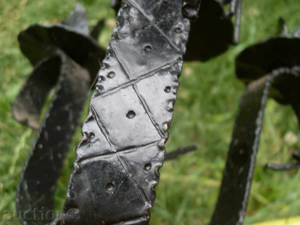 HARMONIZED CANDLE HORSE IRON WITH CUTTER - 6 HARMONIZED CANDLE HORSE IRON WITH CUTTER - 6