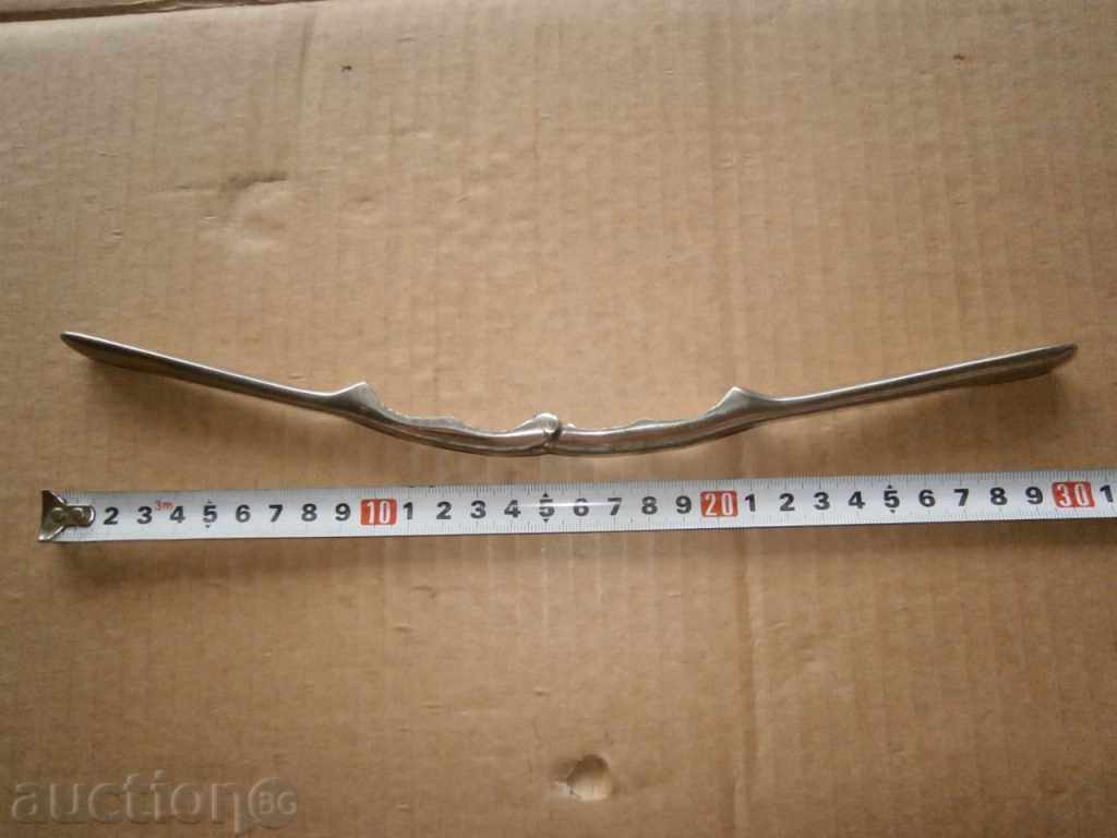 Delivery of pliers for breaking hazelnut nuts nuts