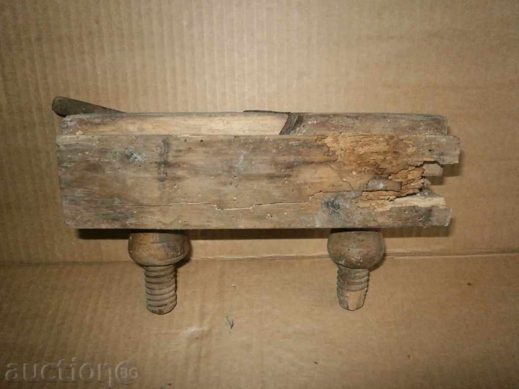 Delivery of old primitive wooden grater 17th century Delivery of old primitive wooden grater 17th century