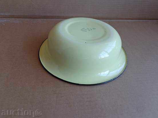 Auction  Enameled bowl of juice, enameled bowl, basin