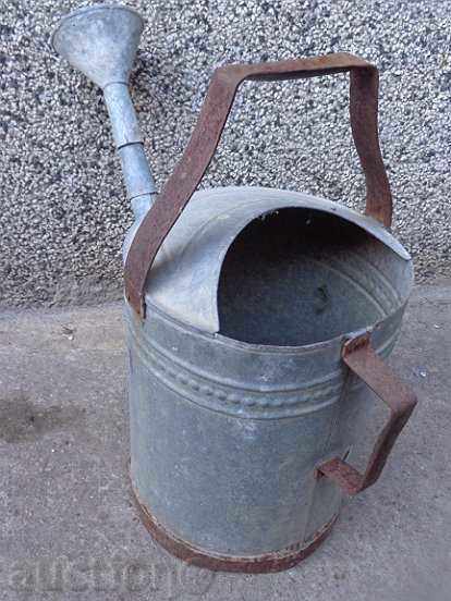 Auction  A garden kettle from the time of a salt tuba ketta