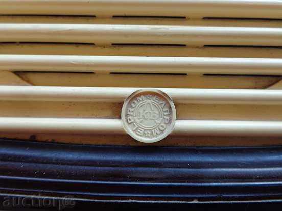 Delivery of Old bakelite radio, radio, radio