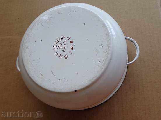 Enamelled bowl with handles, enamel bowl, basin, basin with price 24.00 BGN | € 12.27 Enamelled bowl with handles, enamel bowl, basin, basin with price 24.00 BGN | € 12.27