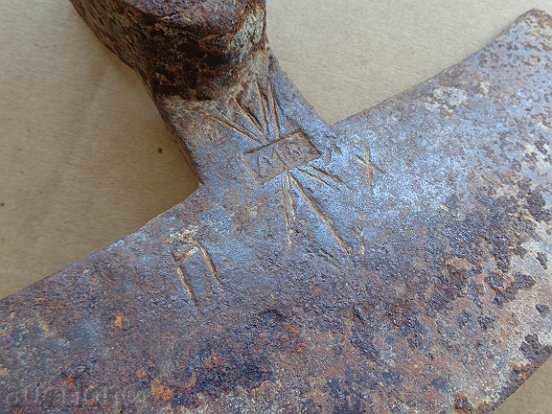 Παλιά σκαπάνη σιδήρου μέσο με τιμή 34.00 BGN | € 17.38