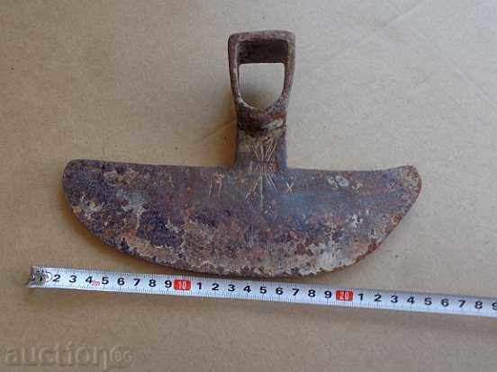 Παράδοση Παλιά σκαπάνη σιδήρου μέσο