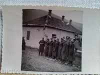 Стара снимка на фронта строени офицери