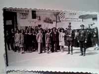Εικόνα Δημοκρατίας 1η Μάη 1945 μαθητές καλωσόρισμα γιορτή