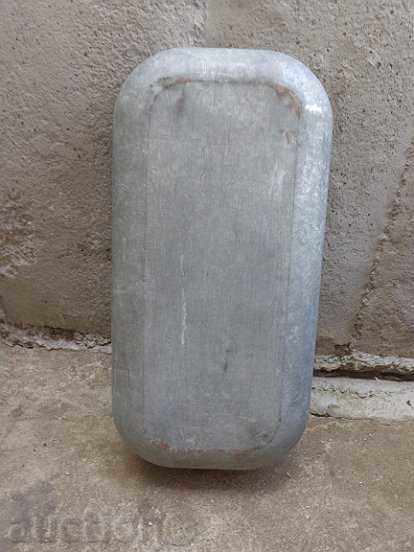 Auction An old galvanized bed, a household bowl Auction An old galvanized bed, a household bowl