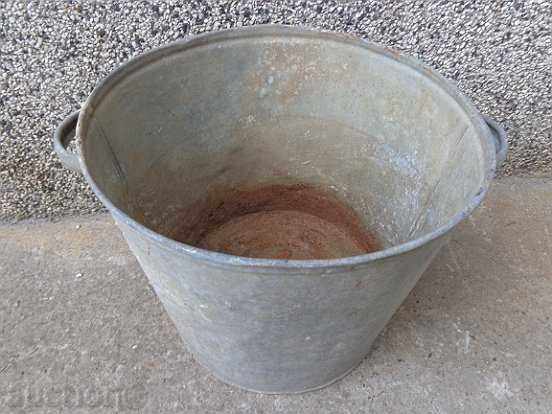 Old galvanized trough, household courtyard bowl - 7