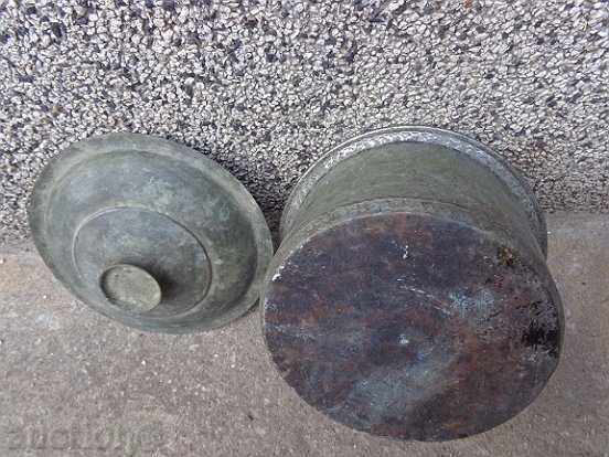 An old tinned pot, a baker's copper pot with lid - 5 An old tinned pot, a baker's copper pot with lid - 5