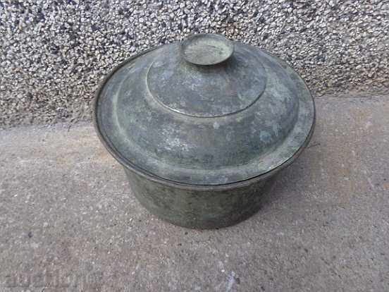 An old tinned pot, a baker's copper pot with lid - 6 An old tinned pot, a baker's copper pot with lid - 6
