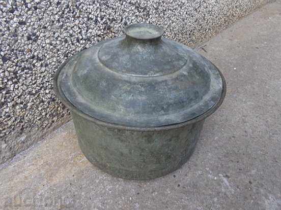 An old tinned pot, a baker's copper pot with lid - 7 An old tinned pot, a baker's copper pot with lid - 7