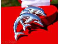 Сребърен медальон делфини.