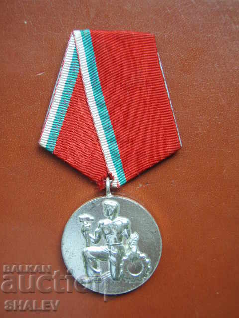 Ordinul „Ordinul Poporului Muncii – Argint” clasa a II-a (1950) cu preț € 5.09 | 9.96 BGN