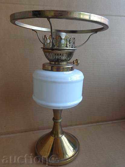 Стара електрическа лампа без абажур, фенер, крушка