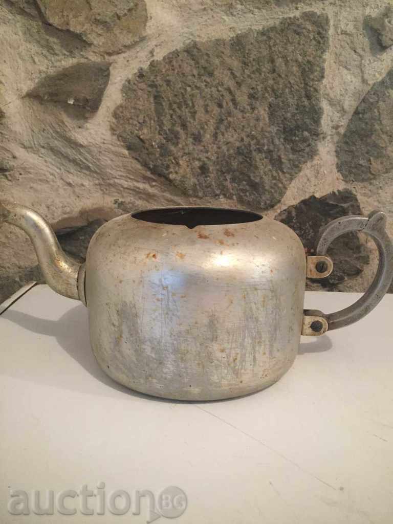 an old kettle with price 9.99 BGN | € 5.11