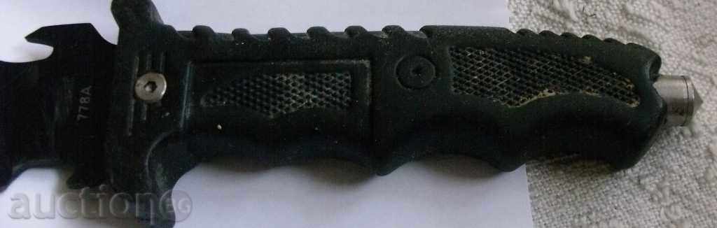 a military knife - 5