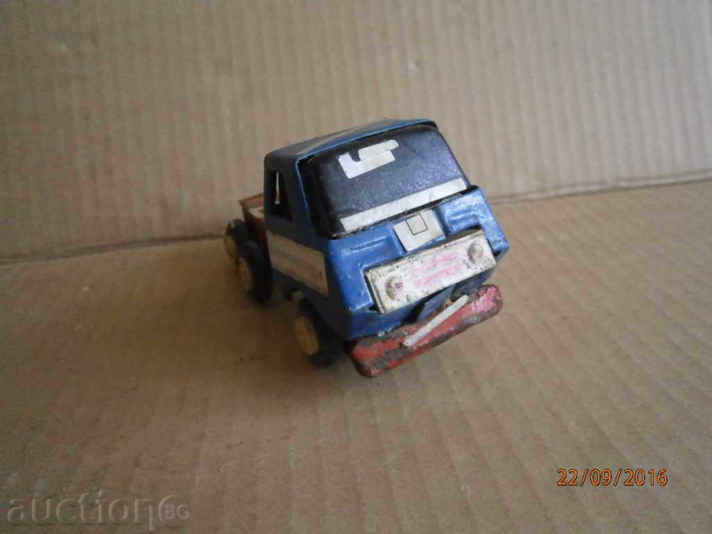 Auction a little cameo from the 70s tin toy Auction a little cameo from the 70s tin toy