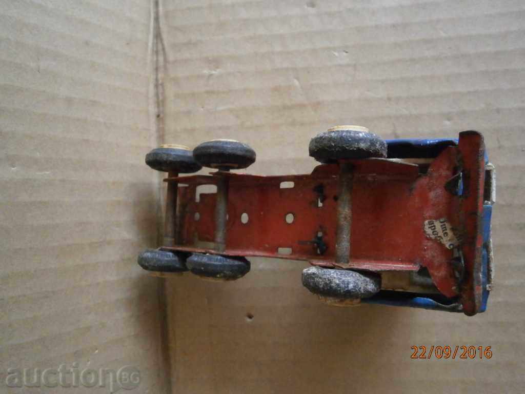 a little cameo from the 70s tin toy - 5 a little cameo from the 70s tin toy - 5