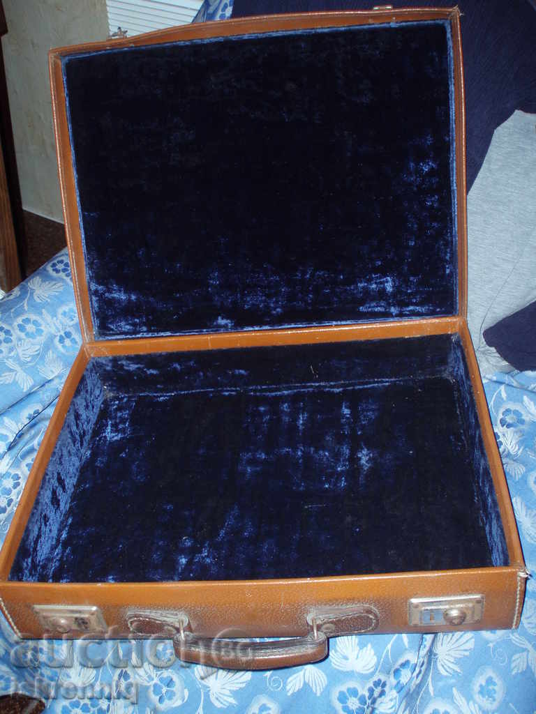 Piele Retro Servieta mare cu preț 30.00 BGN | € 15.34