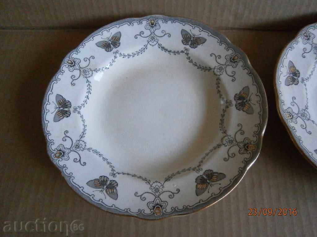 Delivery of two antique plates of gold gilt Delivery of two antique plates of gold gilt