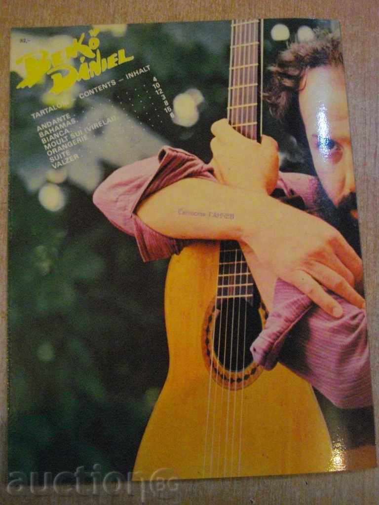 The book "EZER ÉV GITÁRON-Két gitárra - BENKÖ DÁNIEL" - 20 p. - 6 The book "EZER ÉV GITÁRON-Két gitárra - BENKÖ DÁNIEL" - 20 p. - 6