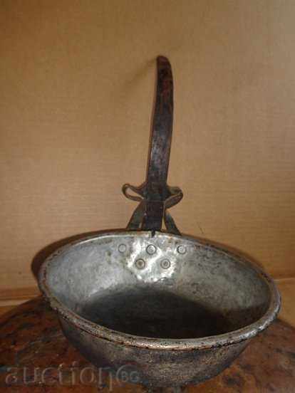 An old copper pan, a baker, a tray, a copper pot, a household pot - 7