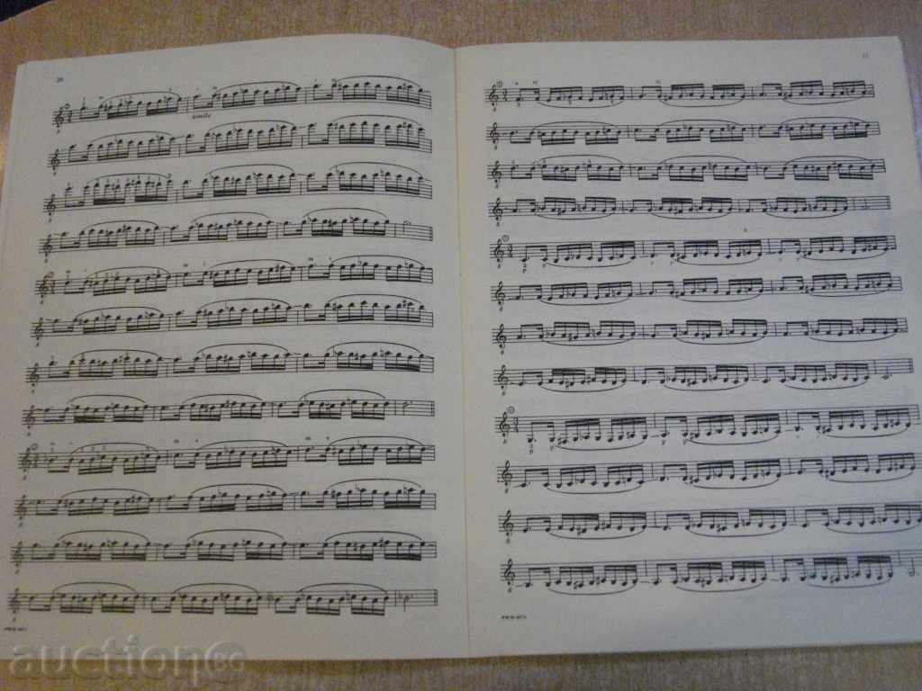 Auction Book "STUDIUM wyższej techniki GITAROWEJ-Powroźniak" -52p. Auction Book "STUDIUM wyższej techniki GITAROWEJ-Powroźniak" -52p.