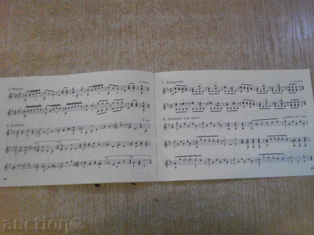The book "Der Gitarrenlehrer - Teil I - Walter Götze" - 68 pp. - 5 The book "Der Gitarrenlehrer - Teil I - Walter Götze" - 68 pp. - 5