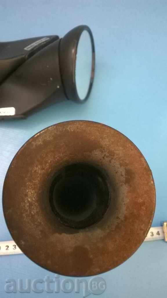 Auction Thromba, whistle, horn, and retro-drink Auction Thromba, whistle, horn, and retro-drink