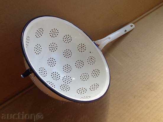 Παλιά εμαγιέ σουρωτήρι, ένα δοχείο με σμάλτο πρώιμων σοσιαλιστικών ΖΗΤΗΜΑ με τιμή 34.00 BGN | € 17.38 Παλιά εμαγιέ σουρωτήρι, ένα δοχείο με σμάλτο πρώιμων σοσιαλιστικών ΖΗΤΗΜΑ με τιμή 34.00 BGN | € 17.38