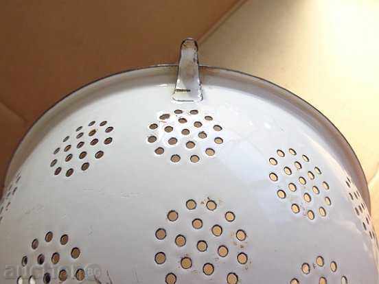 Δημοπρασία Παλιά εμαγιέ σουρωτήρι, ένα δοχείο με σμάλτο πρώιμων σοσιαλιστικών ΖΗΤΗΜΑ Δημοπρασία Παλιά εμαγιέ σουρωτήρι, ένα δοχείο με σμάλτο πρώιμων σοσιαλιστικών ΖΗΤΗΜΑ