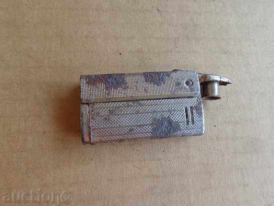 An old gas lighter works - 5