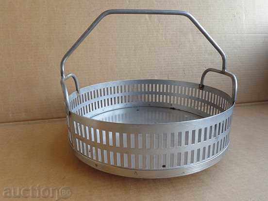Massive basket of chromium-nickel stainless steel vessel