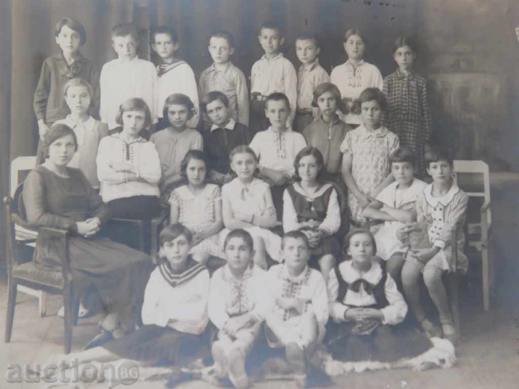 OLD PHOTO - CARDBOARD - 0184 with price 24.99 BGN | € 12.78 OLD PHOTO - CARDBOARD - 0184 with price 24.99 BGN | € 12.78