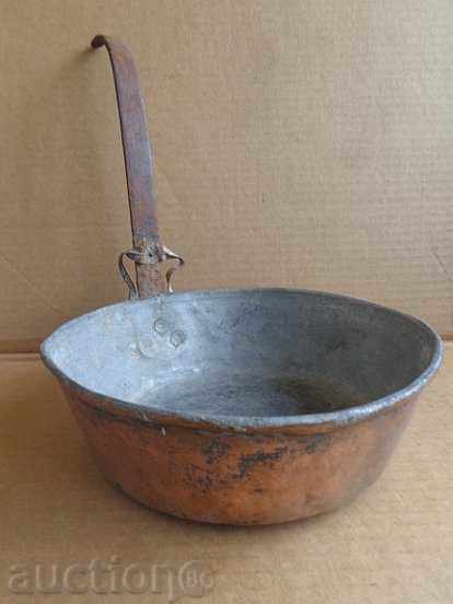 An old copper pan, a baker, a tray, a copper pot with price 99.00 BGN | € 50.62 An old copper pan, a baker, a tray, a copper pot with price 99.00 BGN | € 50.62