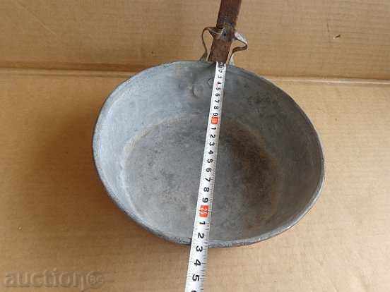 Delivery of An old copper pan, a baker, a tray, a copper pot Delivery of An old copper pan, a baker, a tray, a copper pot