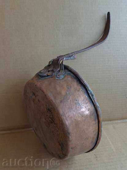 An old copper pan, a baker, a tray, a copper pot - 5 An old copper pan, a baker, a tray, a copper pot - 5