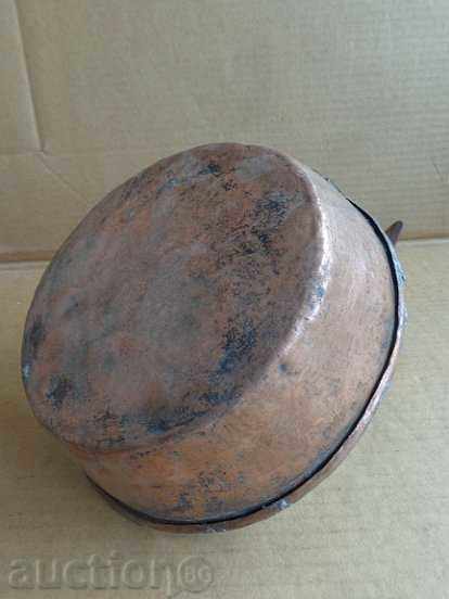 An old copper pan, a baker, a tray, a copper pot - 6 An old copper pan, a baker, a tray, a copper pot - 6